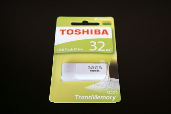 東芝32GB【USBメモリTHN-U202W0320A4】 