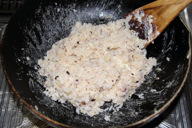 白米とマヨネーズで炒める