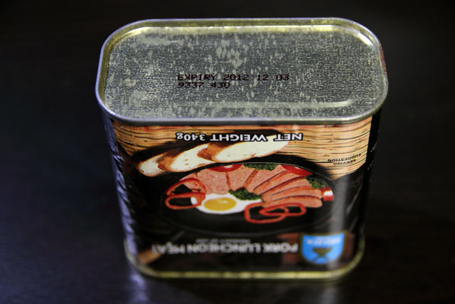 賞味期限が4年過ぎたスパム缶を発見