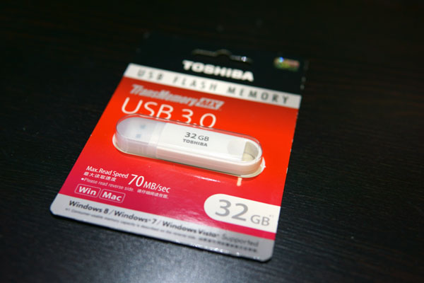あきばお～で東芝製USBメモリー32GBが1,100円